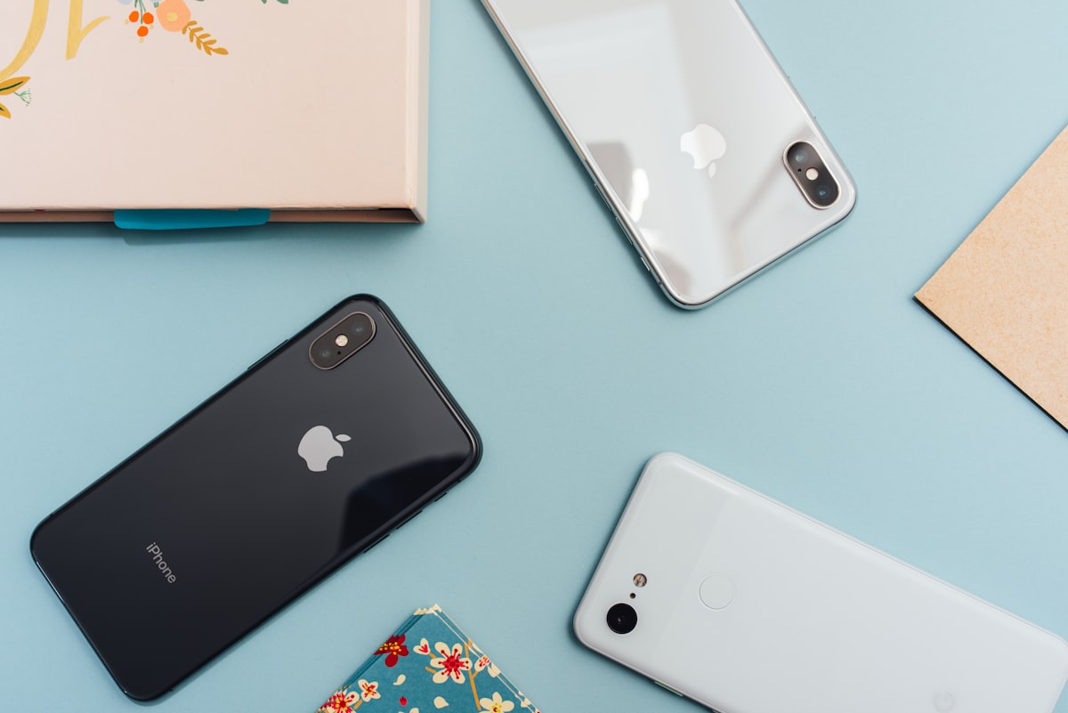iPhone Pro Max flagship smartphone on desk – iPhone 17 Pro vs Pro Max Jordan 2026
