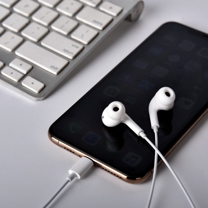 سماعات أذن سلكية ستريو من سلسلة Devia Smart مقاس 3.5 ملم - بيضاء