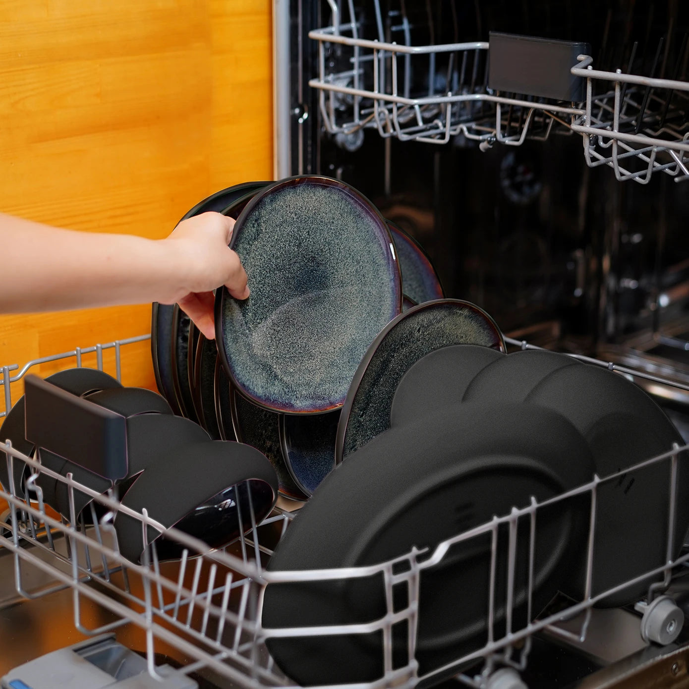 طبق تقديم جالاكتيك أسود 27 سم – تصميم فاخر