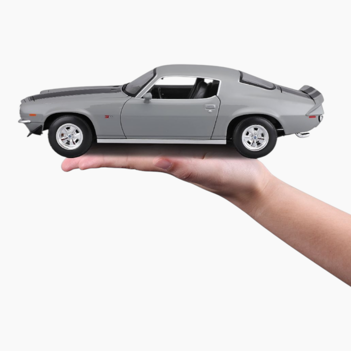 Maisto 1971 Chevrolet Camaro Die-Cast Model Car – 1:18 Scale