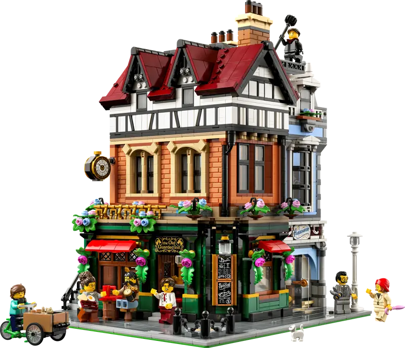 LEGO® Tudor Corner - مبنى كلاسيكي بتفاصيل معمارية