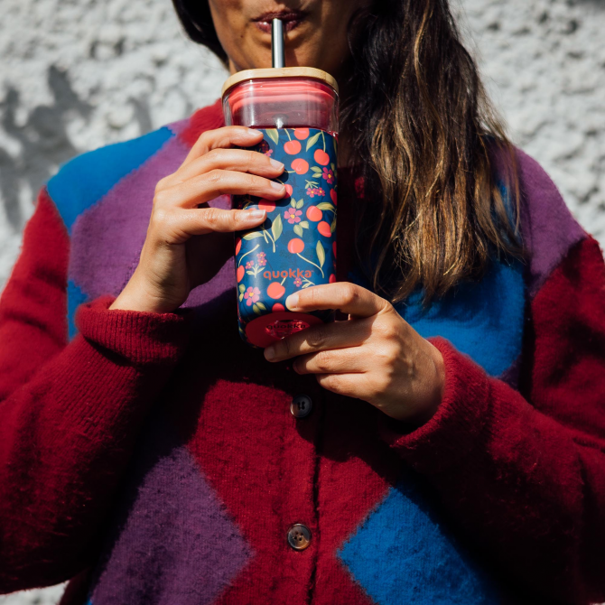 QUOKKA GLASS STRAW TUMBLER WITH SILICONE COVER LIQUID CUBE CHERRIES 540 ML