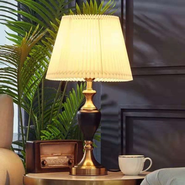 مصباح طاولة ARMN Regency – أسود أنيق وعصري