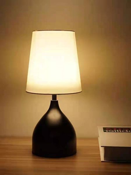 مصباح طاولة ARMN Regency – أسود أنيق وعصري