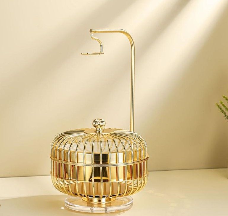 مضيفة تمر 23 سم من Alfursan – تصميم ذهبي فاخر