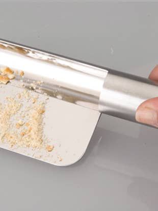 منظف فتات من Ibili – عملي لأسطح المطبخ والطاولات