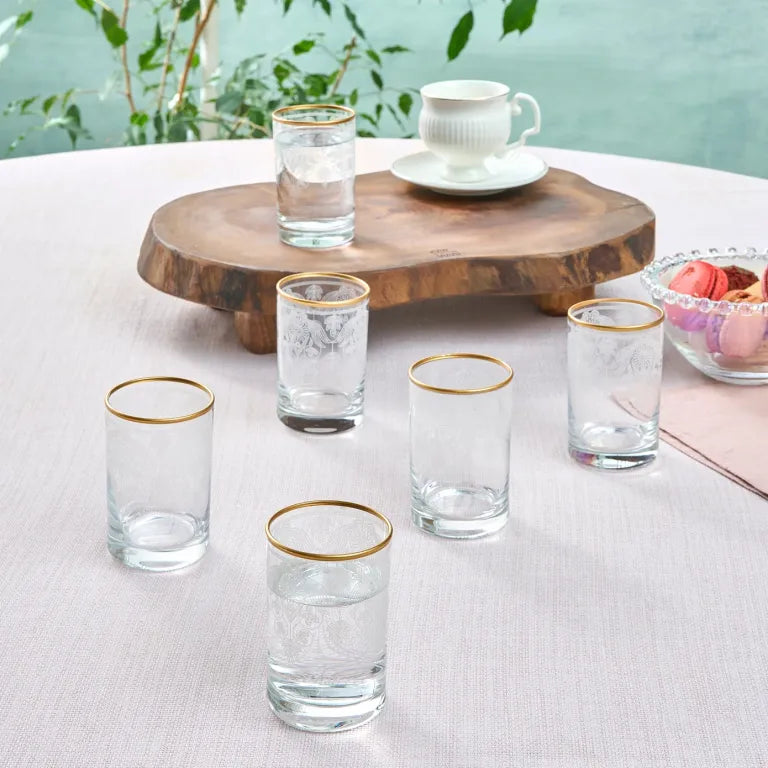 طقم كاسات كاراجا ديرين ذهبي – 6 قطع بجانب القهوة