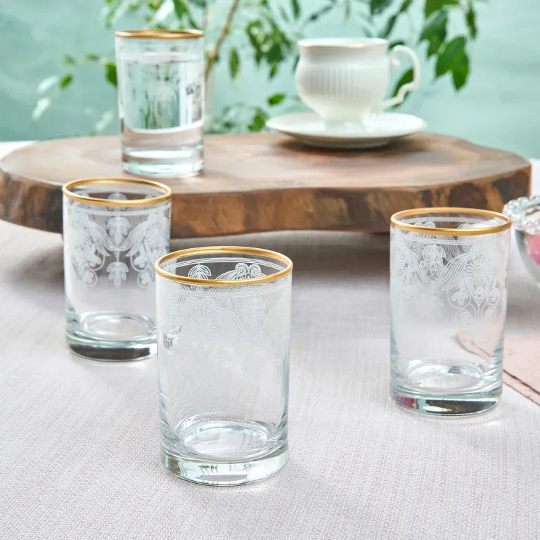 طقم كاسات كاراجا ديرين ذهبي – 6 قطع بجانب القهوة