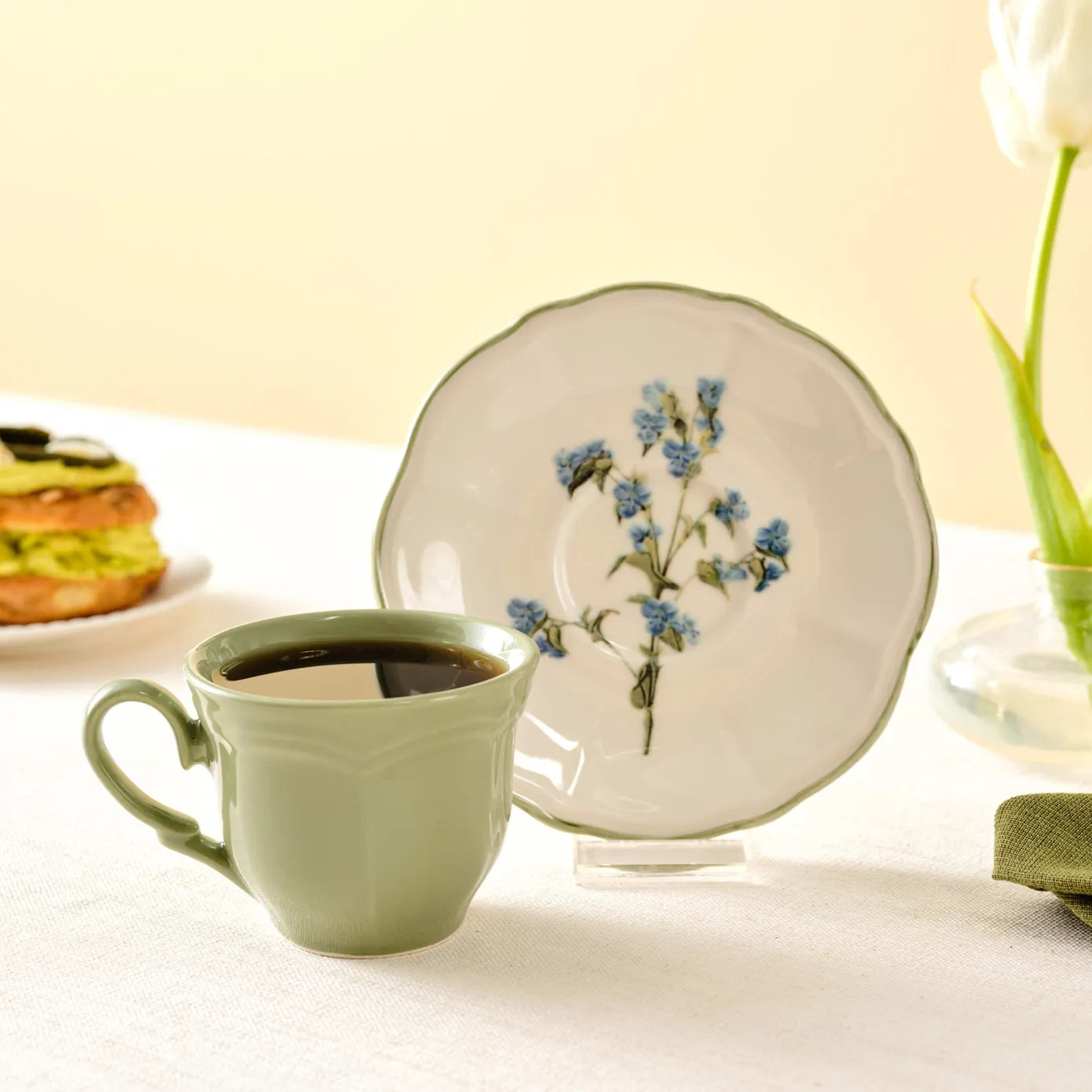 فنجان شاي KARACA LITTLE GARDEN ملون بتصميم أنيق