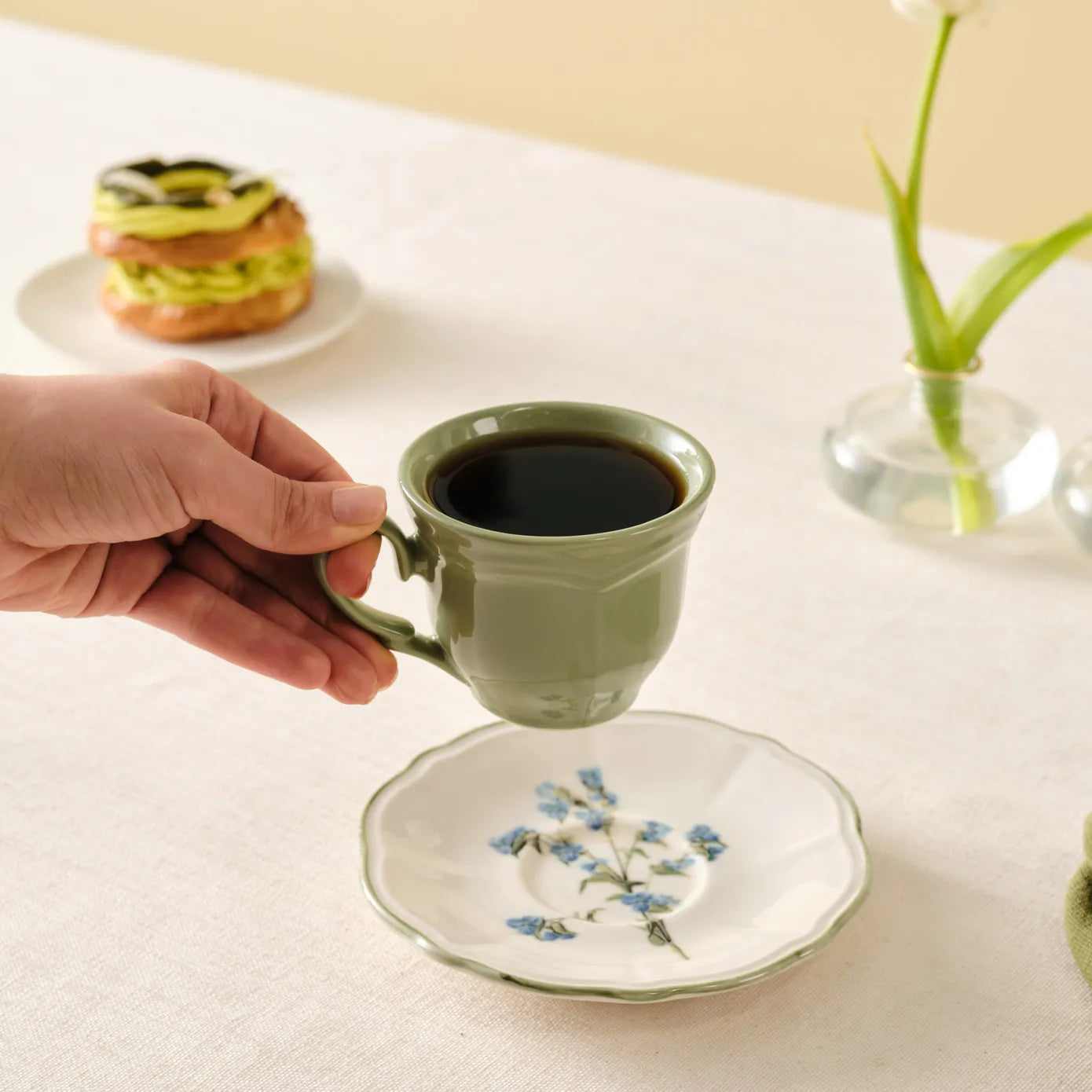 فنجان شاي KARACA LITTLE GARDEN ملون بتصميم أنيق