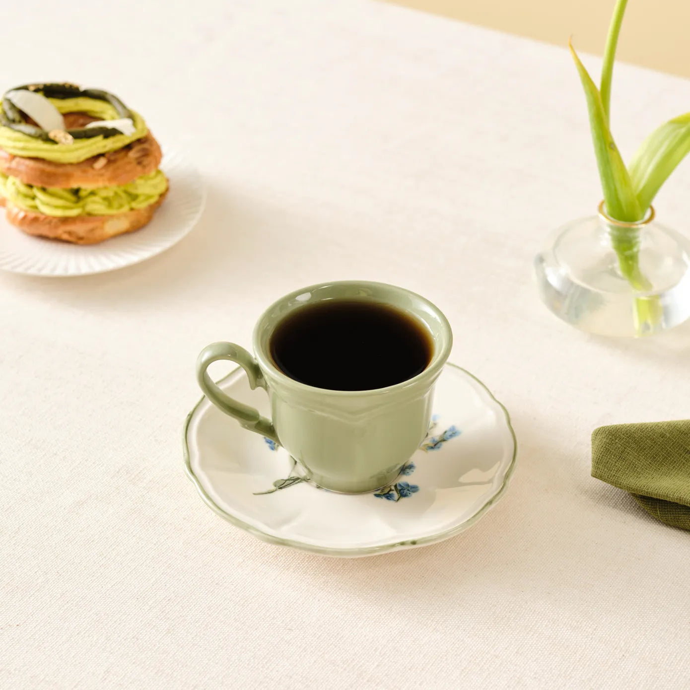 فنجان شاي KARACA LITTLE GARDEN ملون بتصميم أنيق