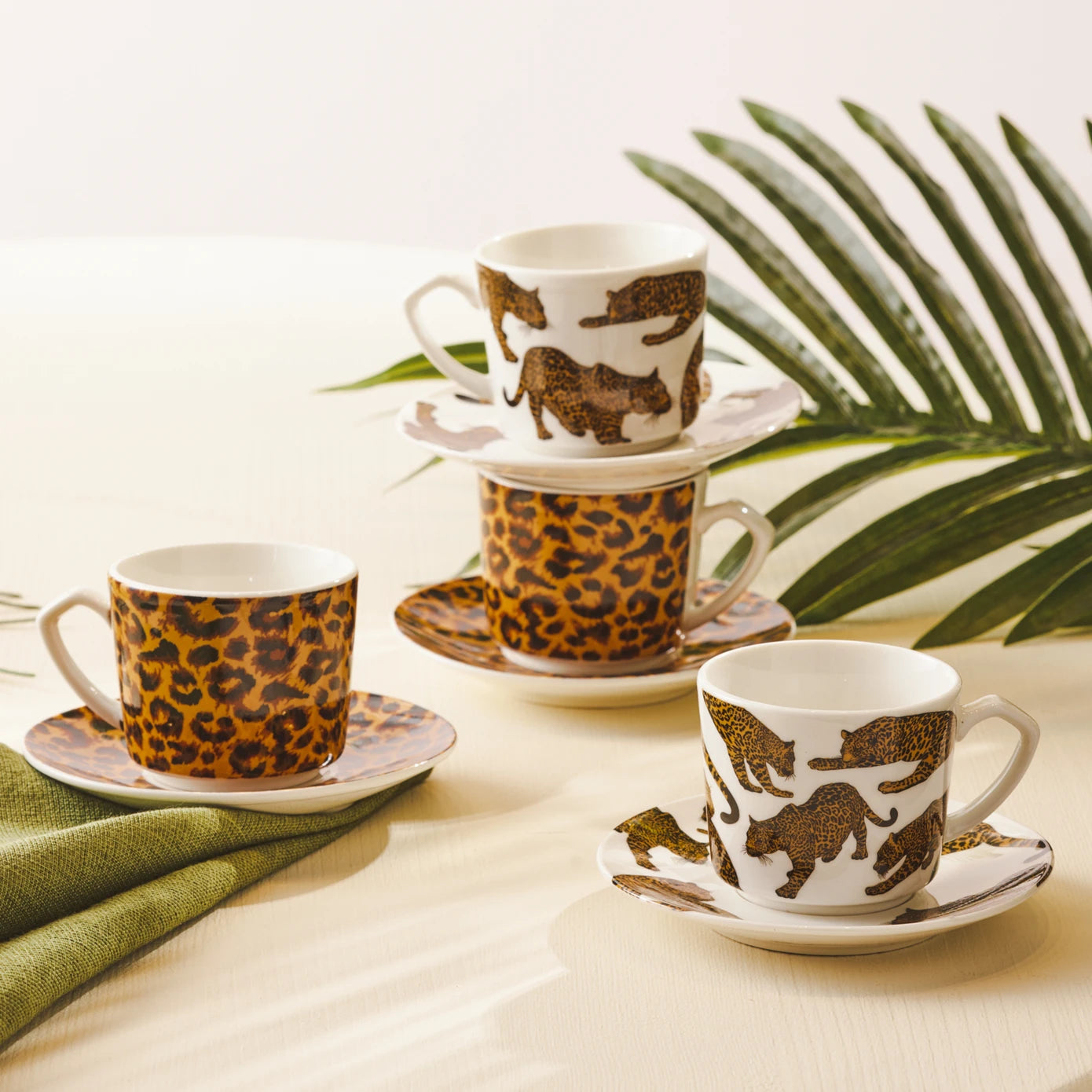 طقم قهوة كاراجا مادونا ٤ أشخاص – لون بني أنيق