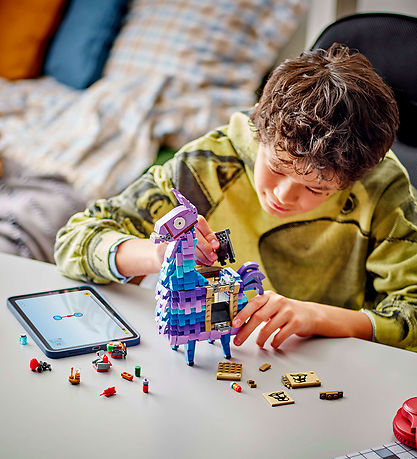 LEGO فورتنايت - مجسم Supply Llama 77071 بـ691 قطعة