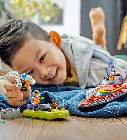 LEGO سيتي – قارب الإنقاذ من الحرائق 60373 – 144 قطعة