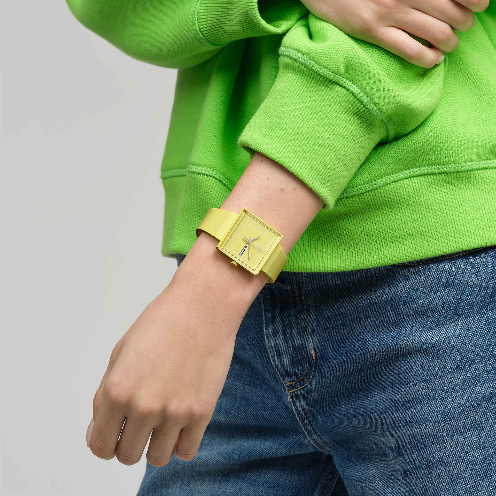 SWATCH SO34J700 WOMEN WATCH