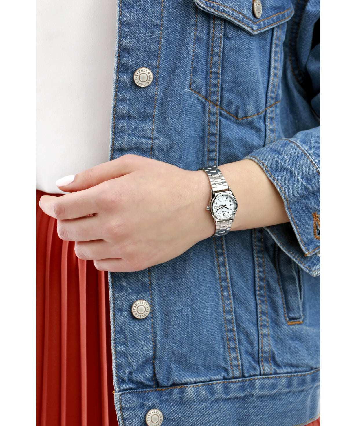 Casio Women's LTP-V006D-2BUDF - 30mm Silver Plated Case and Stainless Steel Band