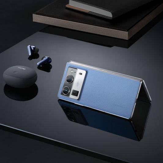 تكنو فانتوم في فولد 2 5جي