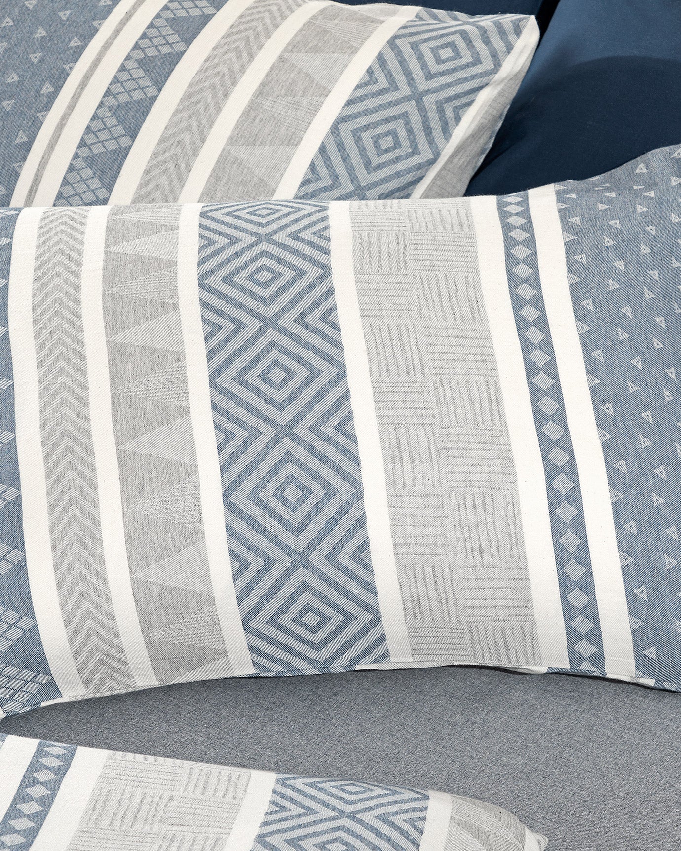 Semnoz King Size Jacquard Duvet Cover Set - Madame Coco JO