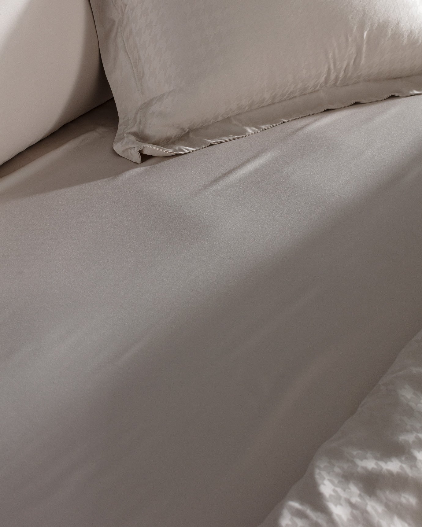 Lune Double Size Bamboo Satin Duvet Cover Set - Madame Coco JO