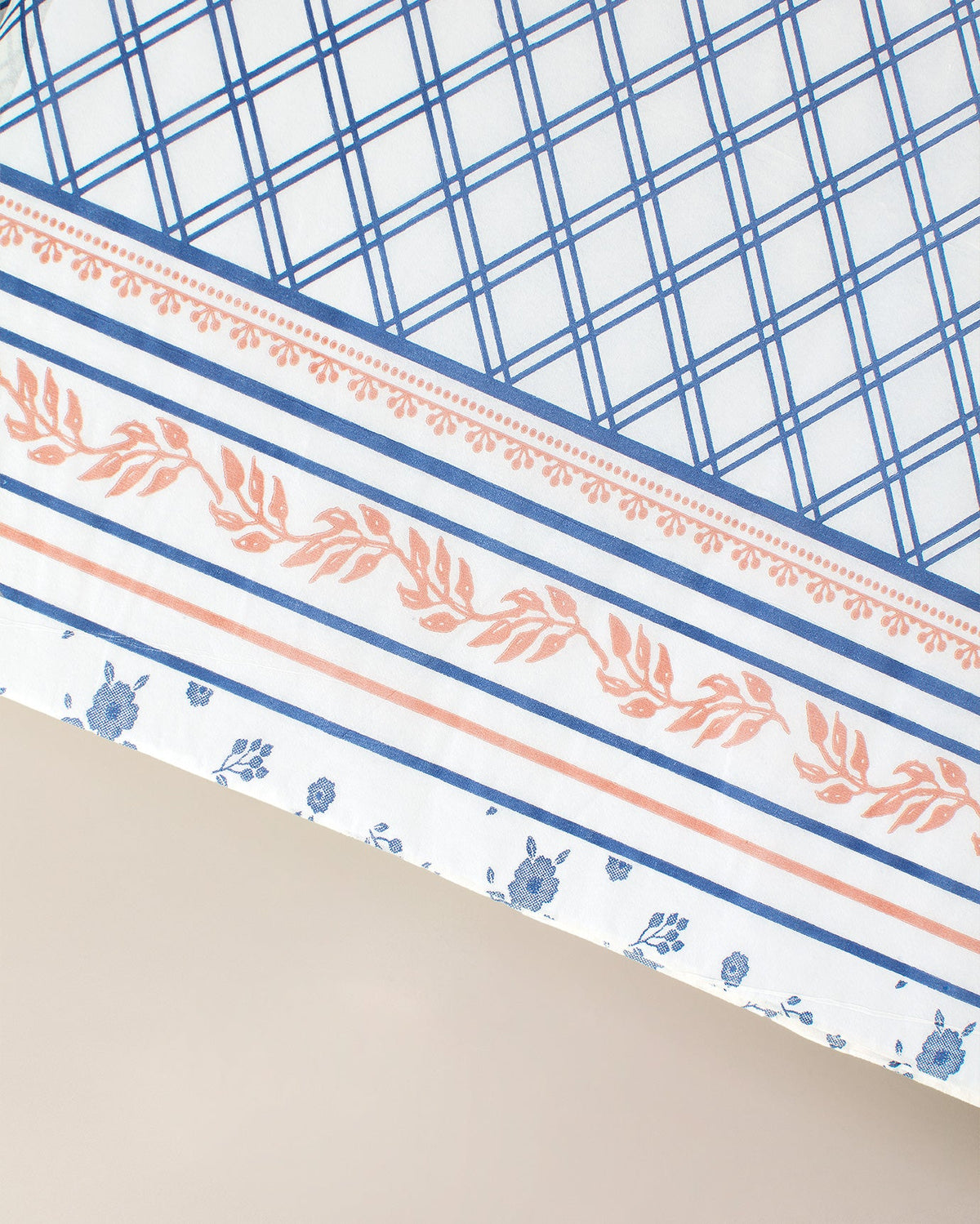 Hilaire Disposable Tablecloth - Madame Coco JO