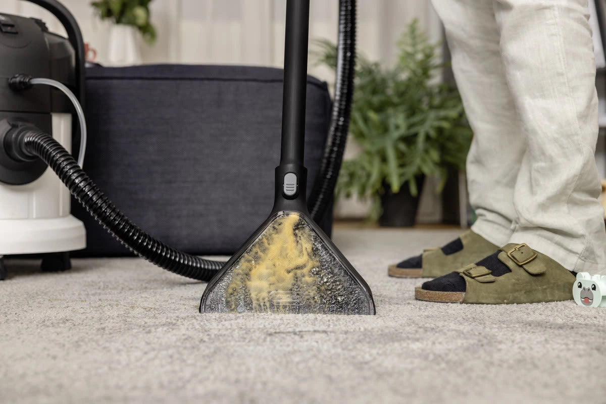 Kärcher SE 4 Washing Vacuum 1000W – Deep Fabric Cleaner