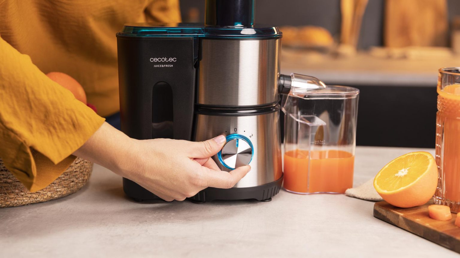 Cecotec Juice&Fresh 400 Titan Black 400W Centrifugal Juicer — Compact & Powerful