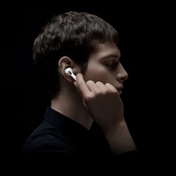 سماعات ايربودز برو 2 اف من ويوو باللون الابيض