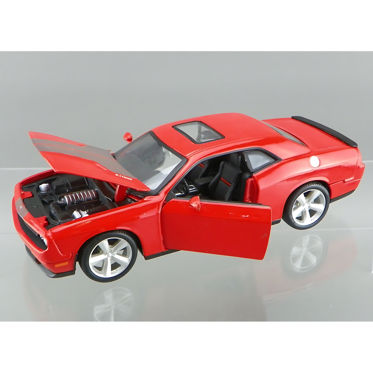 Maisto 2008 Dodge Challenger SRT8 Die-Cast Model Car – 1:24 Scale