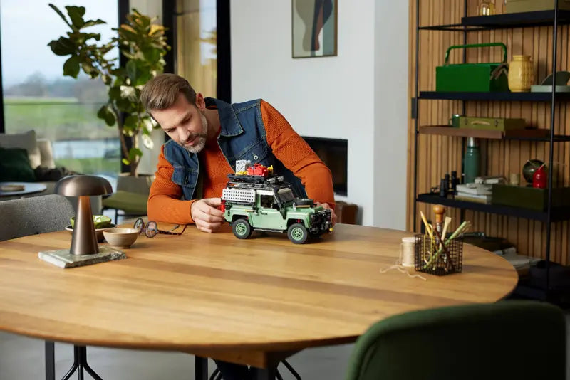 LEGO® Land Rover Defender 90 – Classic Adventure Build