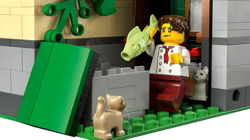 LEGO® Tudor Corner – Classic Modular Building Set