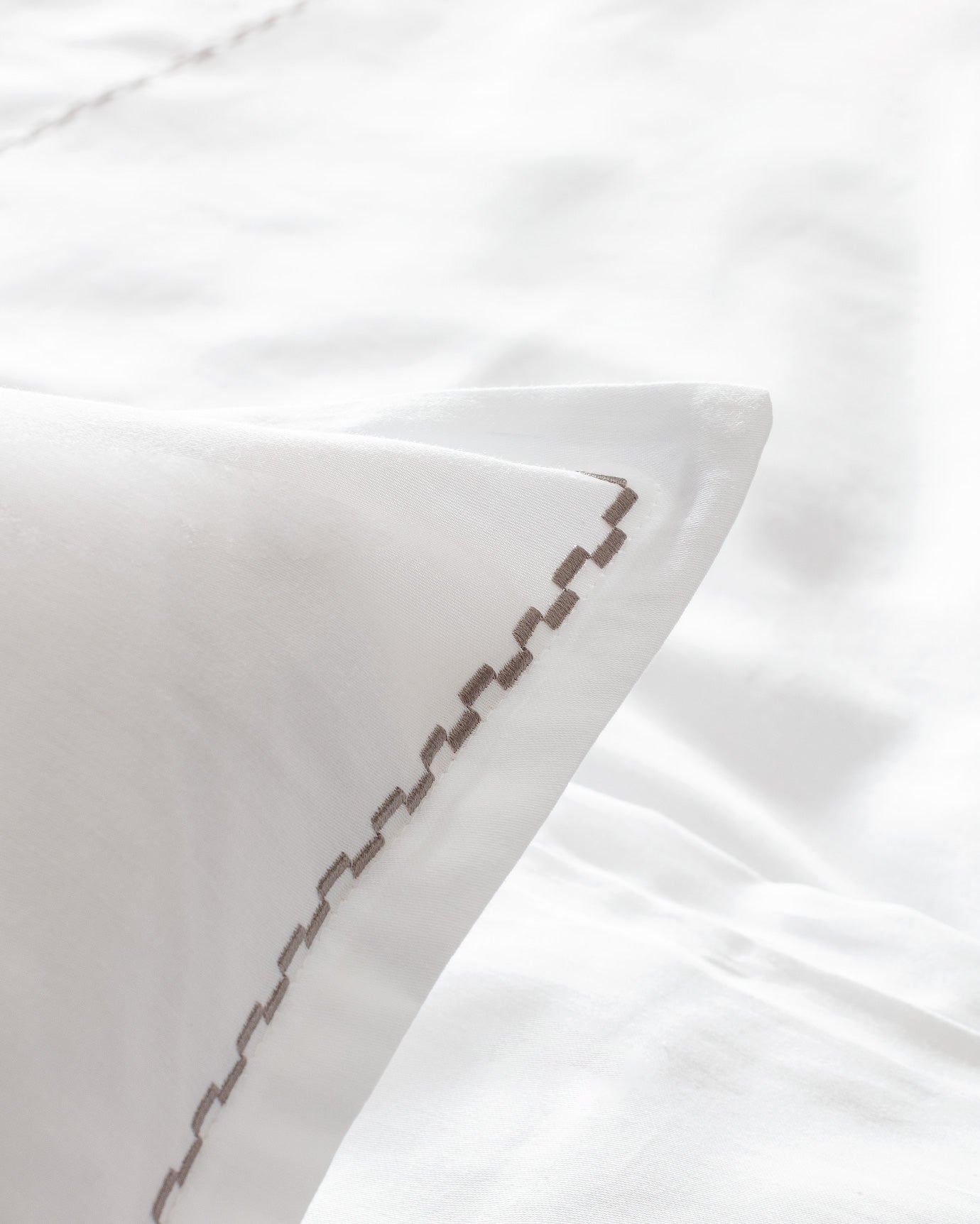 Laila Duvet Cover Set - Embroidered - Satin - Madame Coco JO