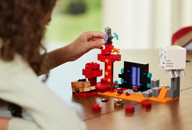 LEGO® Minecraft - The Nether Portal Ambush