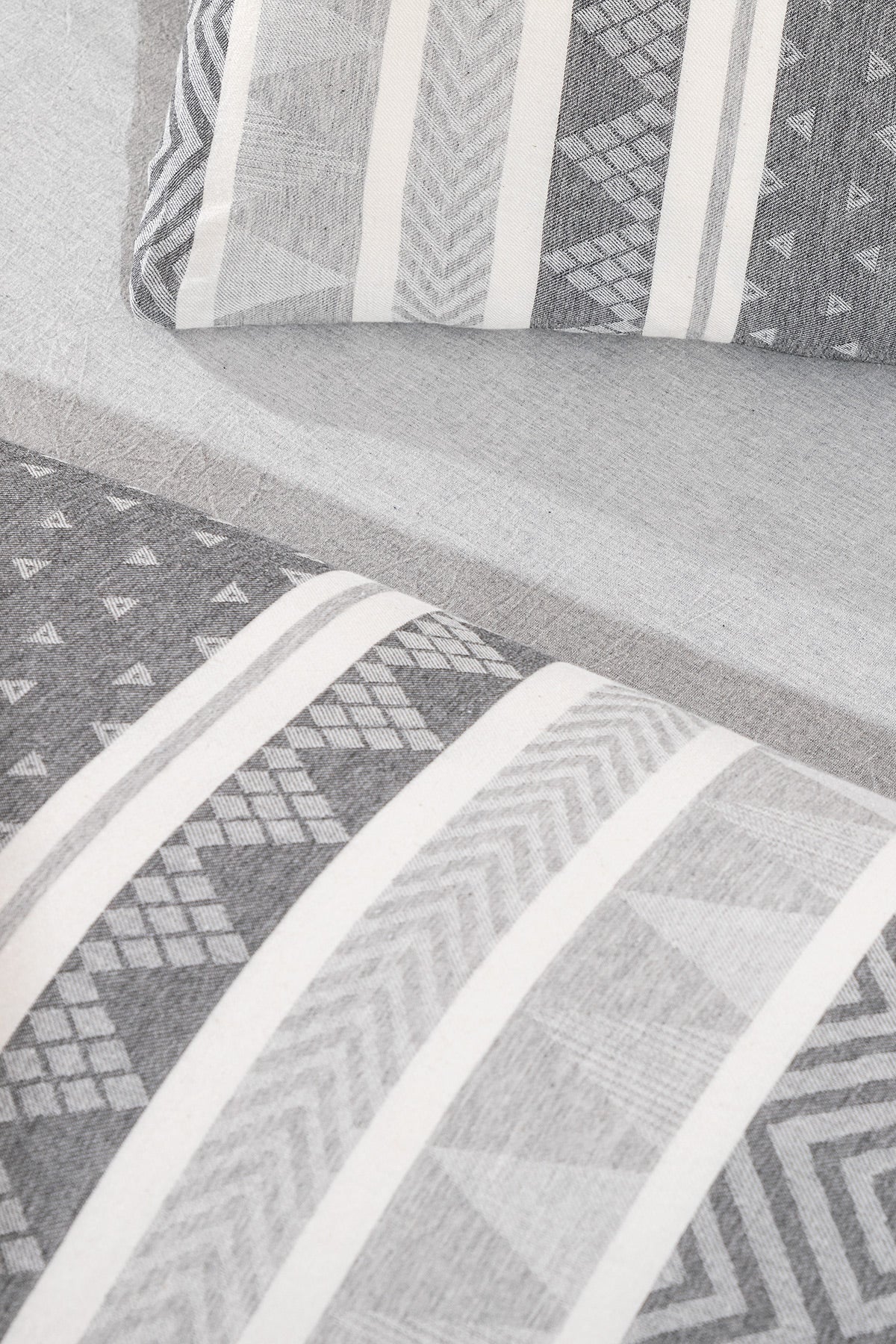 Semnoz Double Size Jacquard Duvet Cover Set - Madame Coco JO