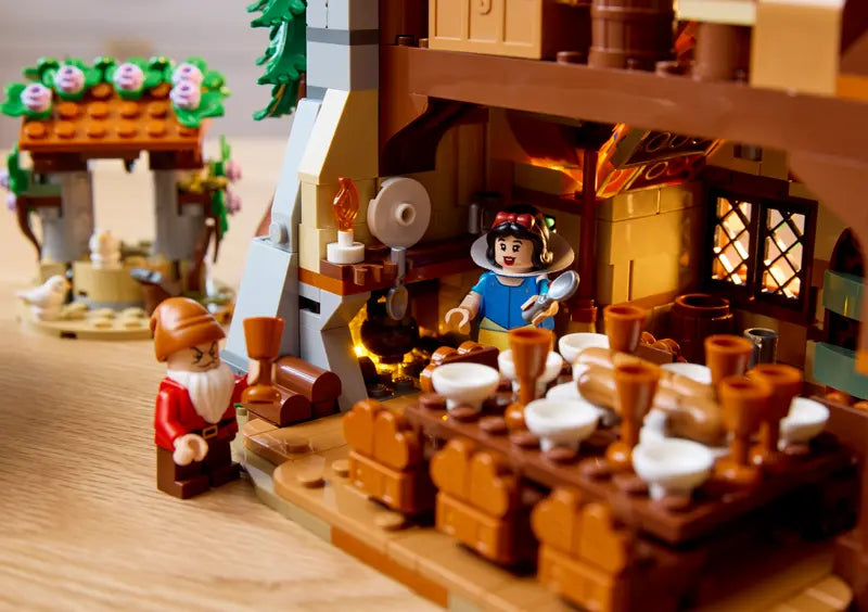LEGO® Disney - Snow White and the Seven Dwarfs' Cottage