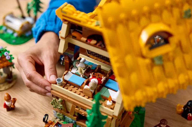 LEGO® Disney - Snow White and the Seven Dwarfs' Cottage
