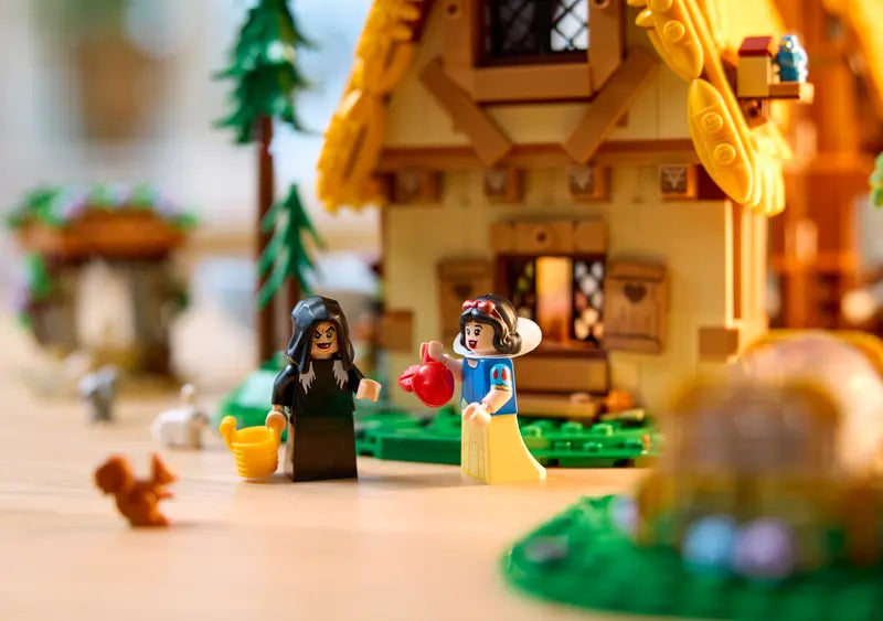 LEGO® Disney - Snow White and the Seven Dwarfs' Cottage