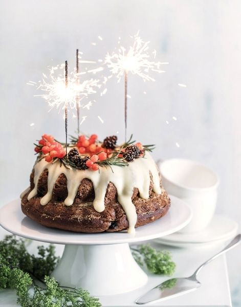 Wilmax 30cm Cake Plate with Base - White Porcelain
