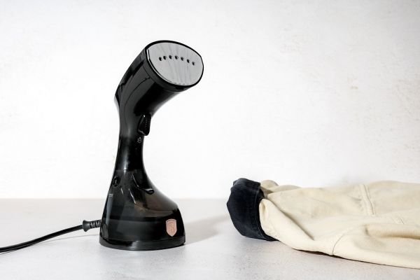 Berlinger Haus 1500W Steam Iron – Black-Rose