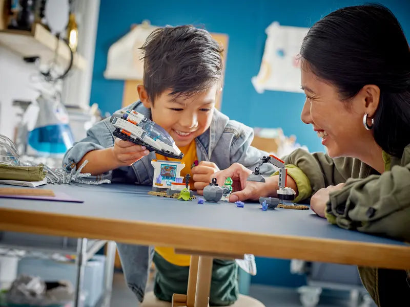 LEGO® Spaceship and Asteroid Discovery - Playset
