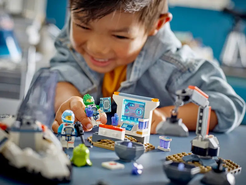 LEGO® Spaceship and Asteroid Discovery - Playset