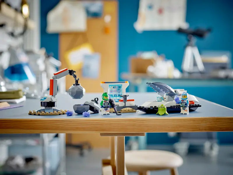 LEGO® Spaceship and Asteroid Discovery - Playset