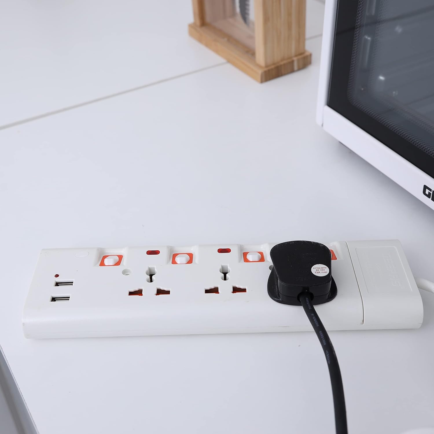 Geepas Extension Socket GES4094 - 4 Outlets, 2 USB, 3m Cord, 13A