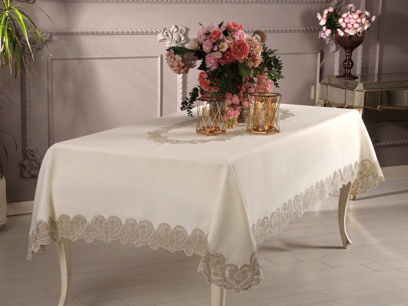مفرش طاولة 160×250 سم Almira من Daimon Home – كريمي ناعم وأنيق
