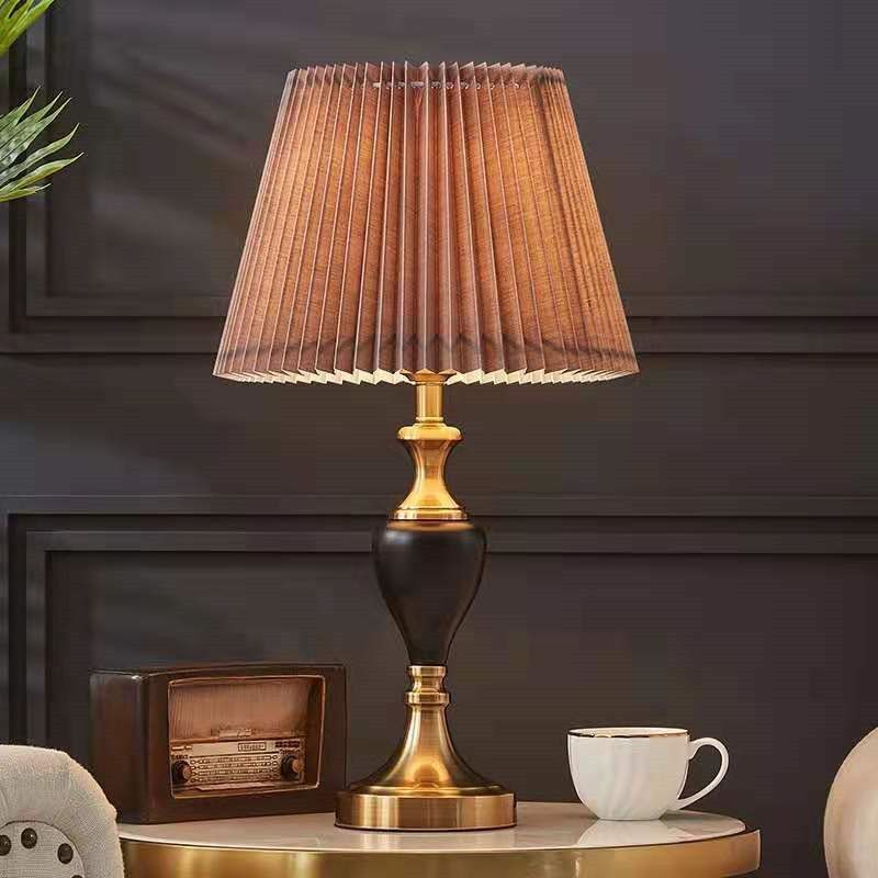 مصباح طاولة ARMN Regency بني أنيق لإضاءة وديكور راقي