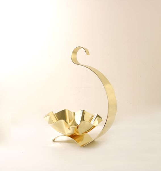 Mew Dessert Server – Elegant Gold Presentation