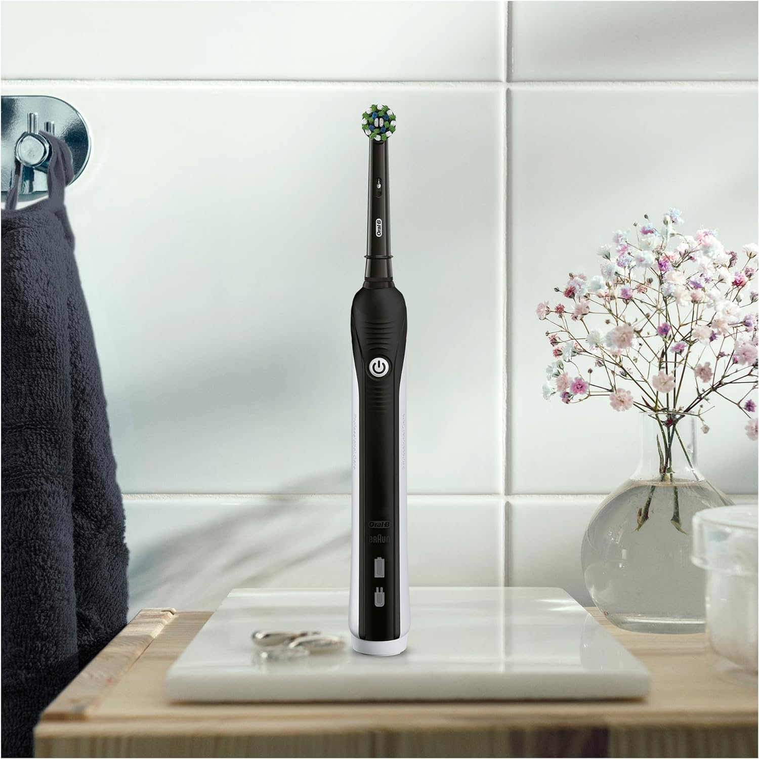 Oral-B Pro 1 750 Rechargeable Electric Toothbrush 1 Head 1 Toothbrush 1 Case - Black