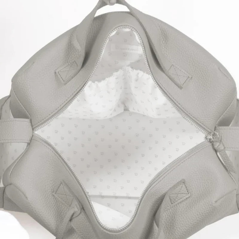 حقيبة حفاضات أيكون دخاني – واسعة وأنيقة من باسيتو للأطفال