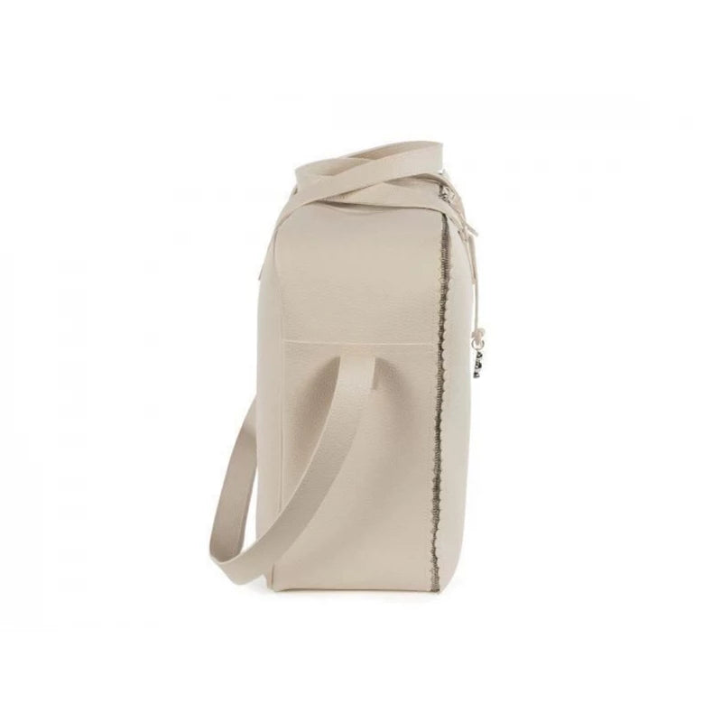 شنطة سفر Icon Cream من باسيتو – أنيقة وعملية للأمهات