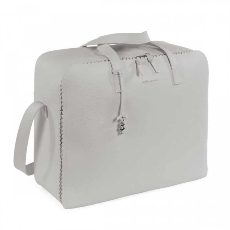 شنطة سفر Icon Cream من باسيتو – أنيقة وعملية للأمهات