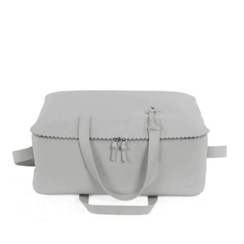 شنطة سفر Icon Cream من باسيتو – أنيقة وعملية للأمهات